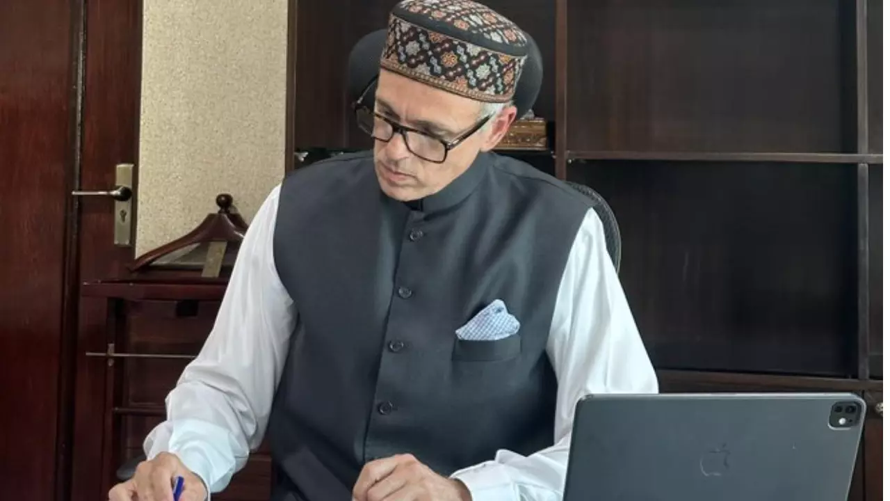 जम्मू-कश्मीर में पूर्ण राज्य का प्रस्ताव पारित, उमर कैबिनेट की पहली मीटिंग में लिया गया फैसला