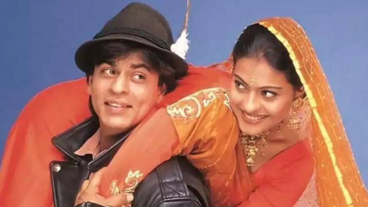 DDLJ को हुए  29 साल.. काजोल ने पोस्टर शेयर कर ऐसे दी करवा चौथ की बधाई