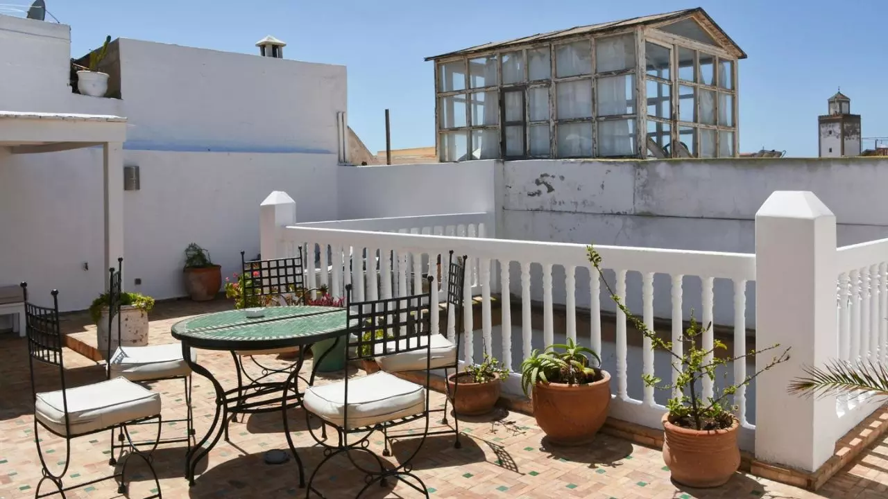 Terrace Vastu Tips: घर की छत पर रखें ये चीजें, भागी चले जाएगी सभी परेशानी!