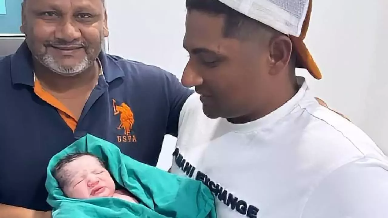 बेंगलुरु में बल्ले से जादू दिखाने वाला सरफराज खान बने पिता, पत्नी ने दिया बेटे को जन्म