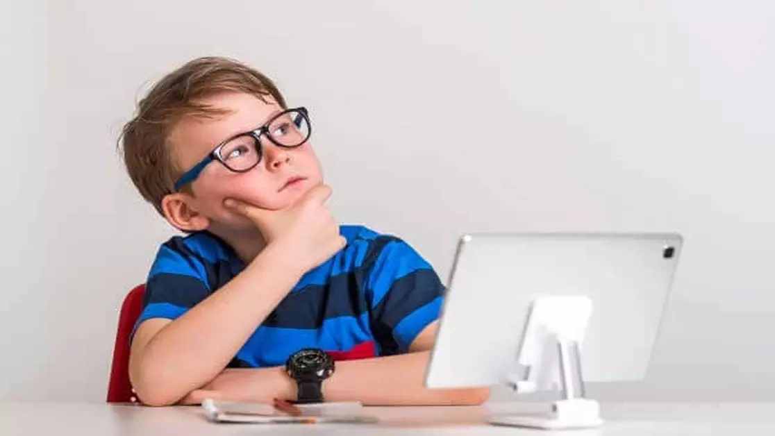 मोबाइल छोड़ घर के काम करने दौड़े चले आएंगे बच्चे, आजमाएं ये टिप्स