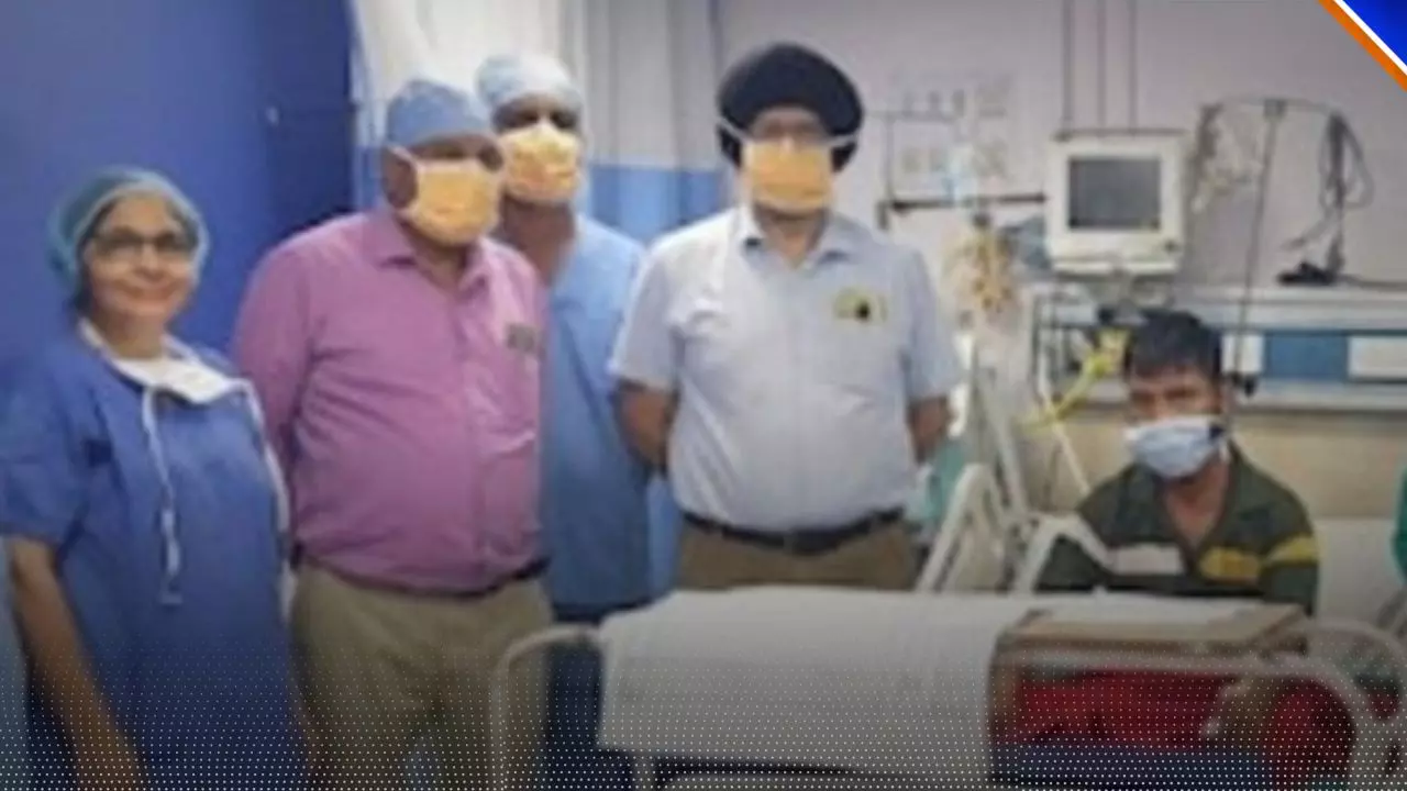 बलवान किस्मत! 6 दिन तक दिल में फंसा रहा चाकू, सर्जरी कर डॉक्टरों ने ऐसे बचाई जान