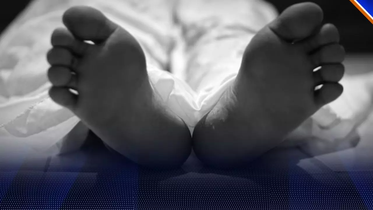 मां के शव के साथ तीन महीने से रह रहा था बेटा, पुलिस पहुंची तो मिला कंकाल, बताई ये वजह