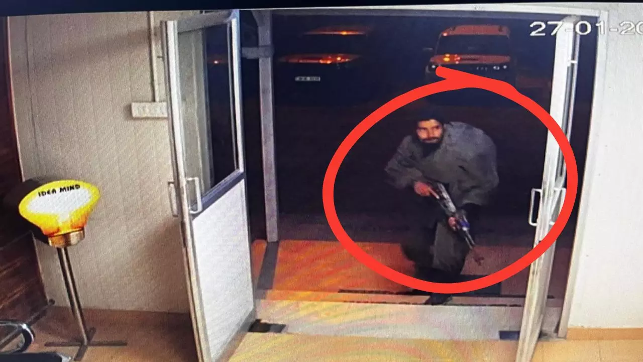 शॉल ओढ़कर आया आतंकी, जम्मू-कश्मीर के गांदरबल के गुनहगार की CCTV फुटेज आई सामने