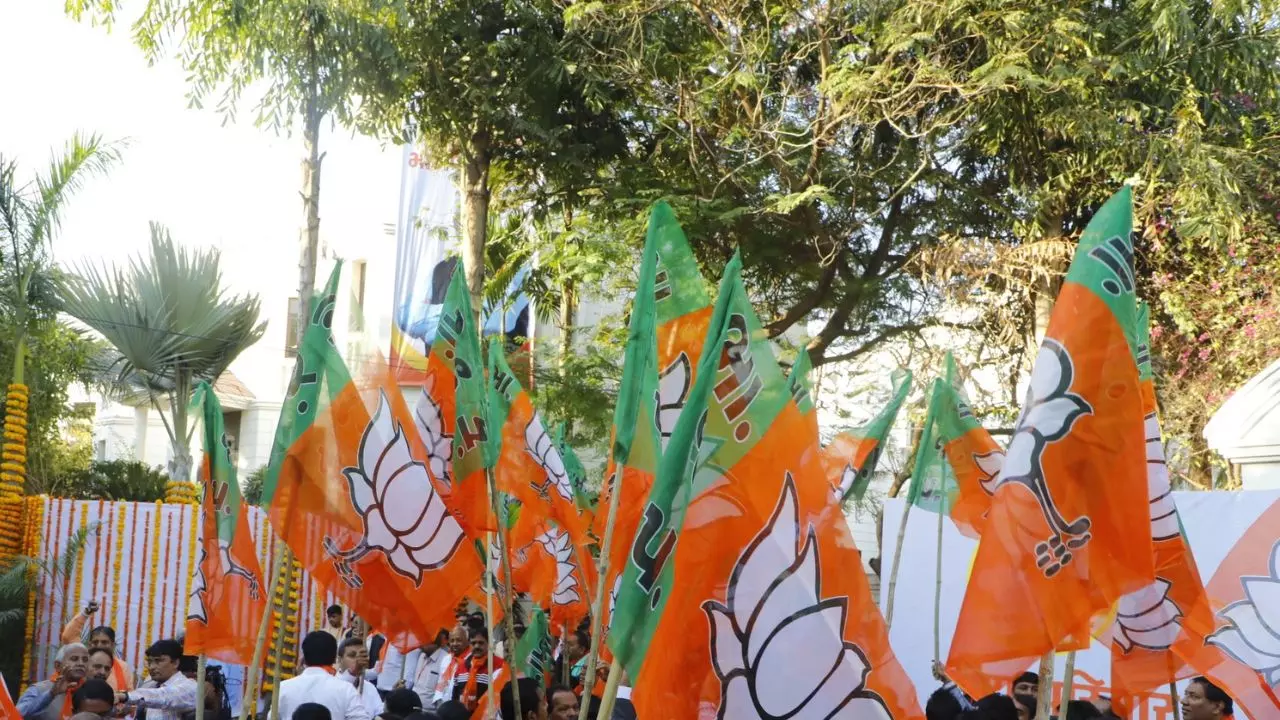 सपा-बसपा के बाद BJP ने उपचुनाव के लिए जारी की उम्मीदवारों की लिस्ट, इन प्रत्याशियों के नाम पर लगाई मुहर