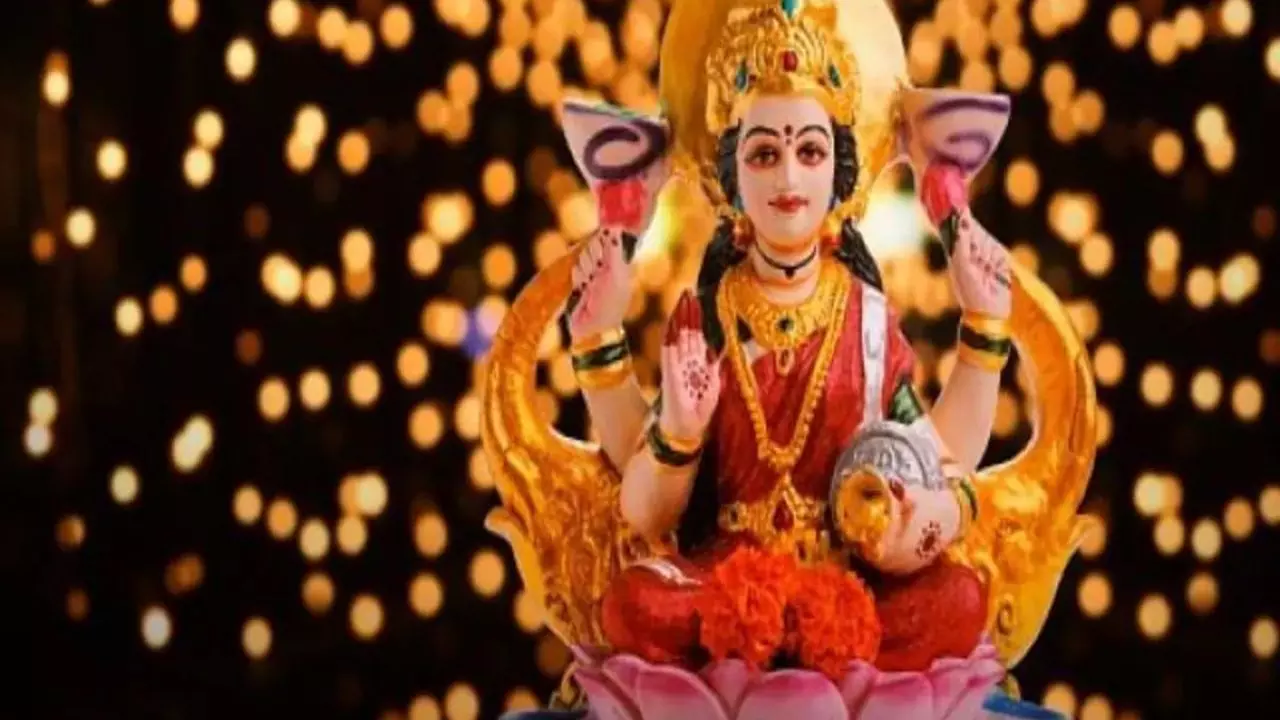Vastu Shashtra:  घर में रखें ये 5 खास मूर्तियां, होगी लक्ष्मी जी की कृपा और धन की वृद्धि!