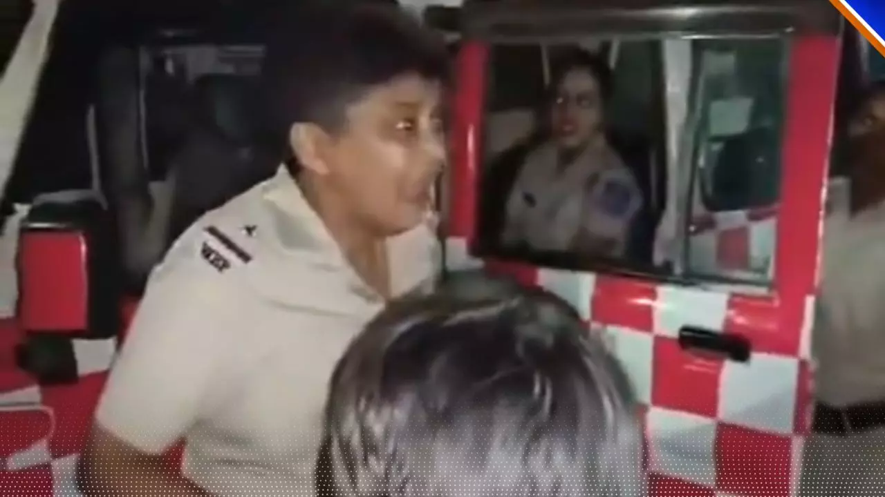 सिलीगुड़ी में महिला पुलिस अधिकारी ने नशे में महिला से की बदतमीजी, वीडियो हुआ वायरल
