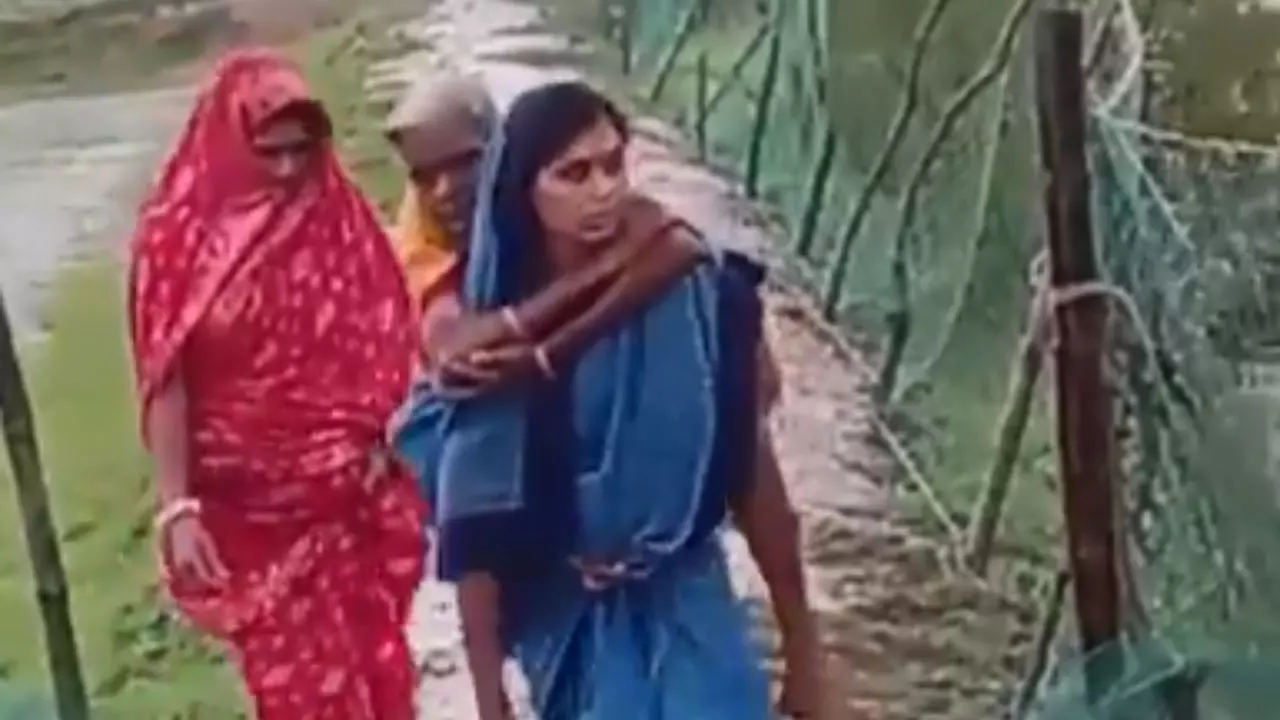 इंसानियत ने जीता दिल! साइक्लोन के बीच आशा कार्यकर्ता की बहादुरी; देखें Video
