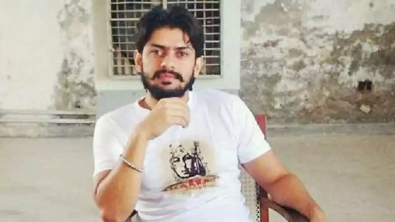 गैंगस्टर लॉरेंस बिश्नोई के जेल से इंटरव्यू मामले में बड़ी कार्रवाई, पंजाब में 2 DSP और 7 पुलिसकर्मी सस्पेंड