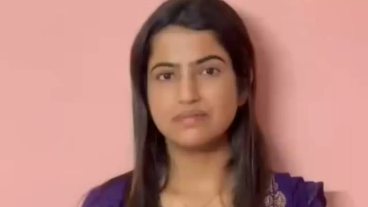 विधायकी का लड़ चुकी चुनाव, बनी थी मिस इंडिया; अब लगा रही लोगों से मदद की गुहार