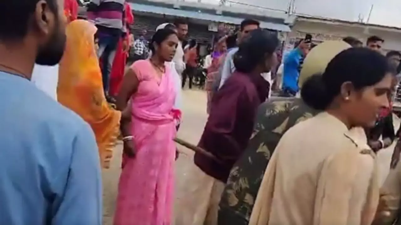 छत्तीसगढ़: हिरासत में युवक की मौत पर बवाल, भड़के ग्रामीणों ने थाने पर की पत्‍थरबाजी, महिला एएसपी को भी लगी चोट