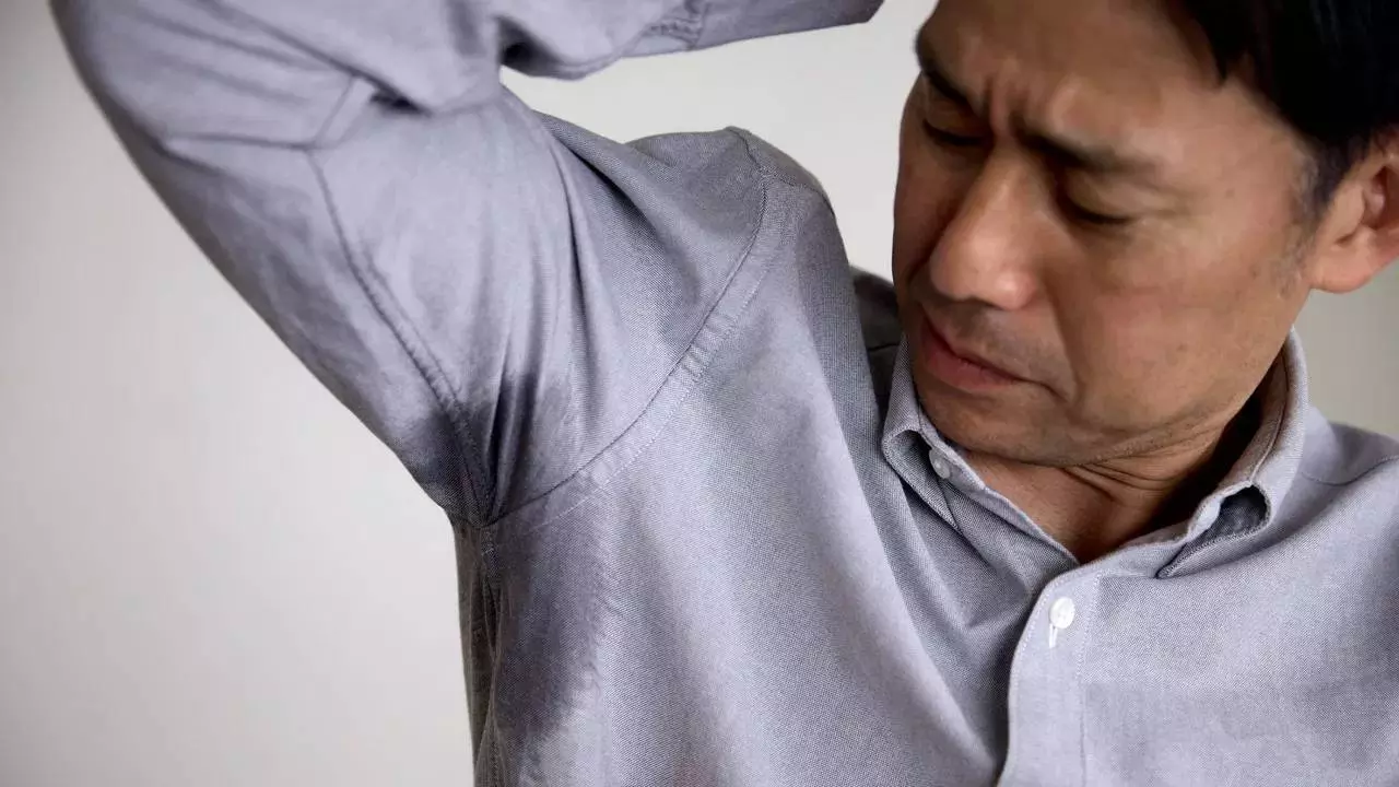 शरीर से आती है बदबू? इन चीजों को पानी में मिलाकर नहाएं, महकने लगेंगे आप