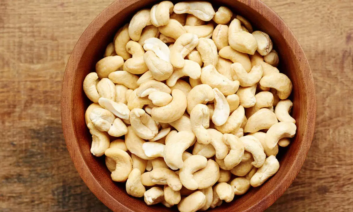 मिलावटखोरों से रहें सावधान, ऐसे करें नकली काजू की पहचान
