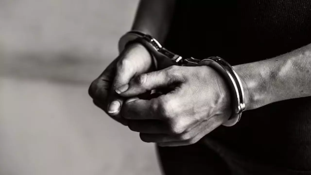 बिलासपुर में माहौल गर्म! दो पक्षों के बीच चले लात-घूंसे, पुलिस ने 12 लोगों को किया गिरफ्तार