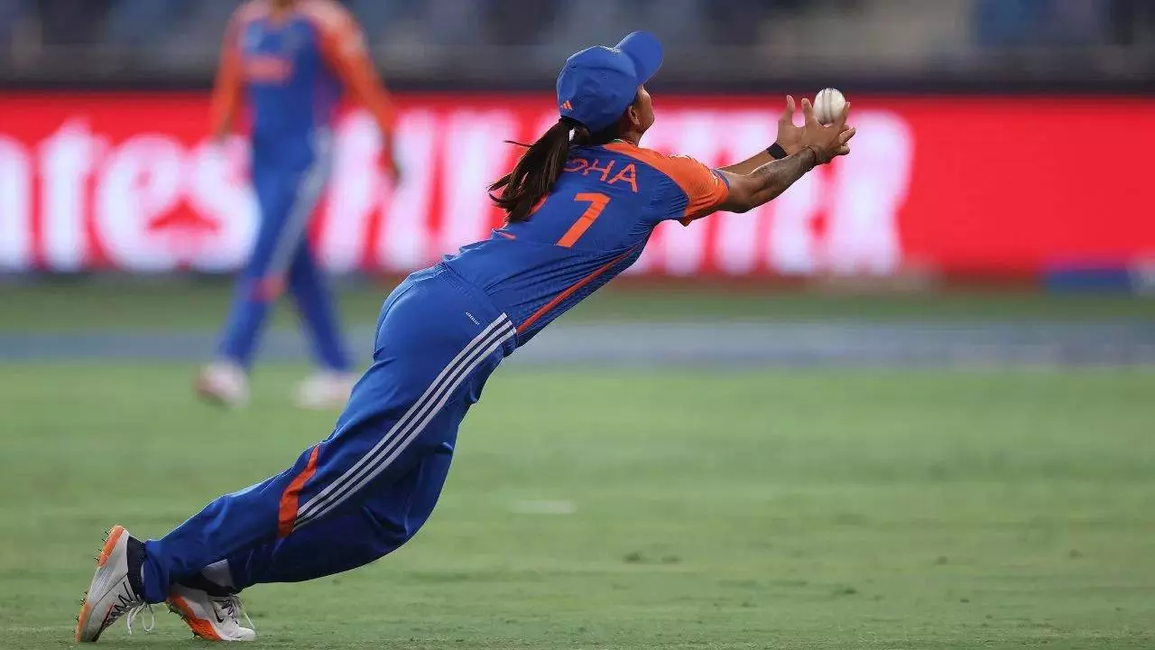 IND W vs NZ W: हवा में गोता लगाकर राधा यादव ने लपका कैच, Video देख आप भी हो जाएंगे दीवान