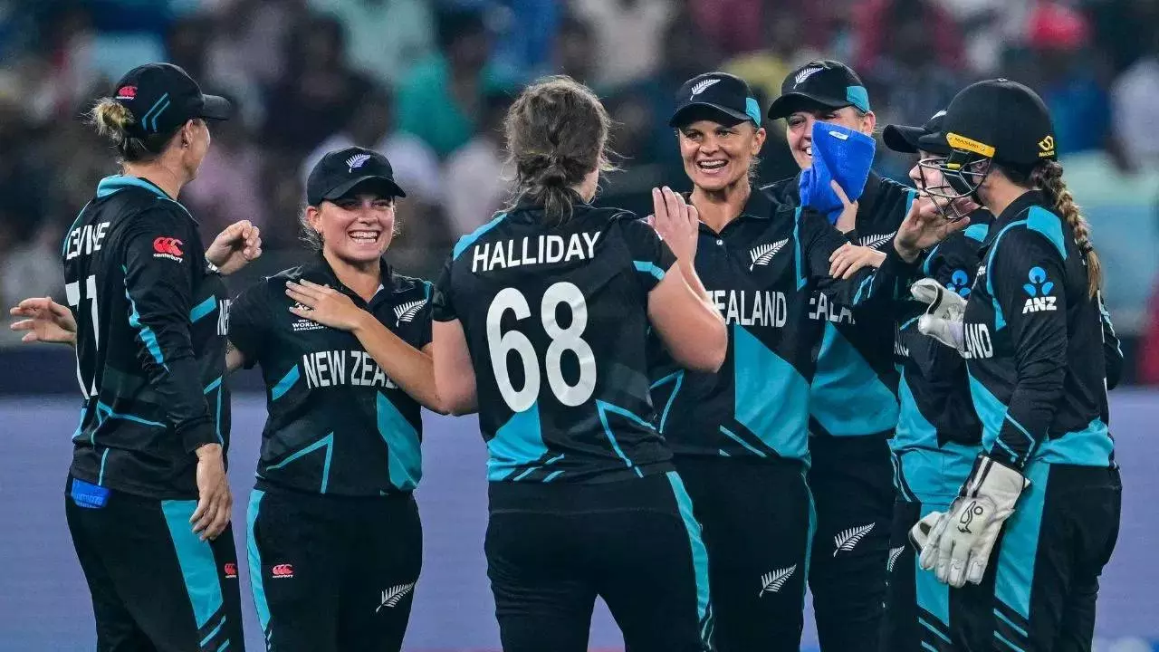 IND W vs NZ W highlights:  न्यूजीलैंड ने भारत को 76 रन से दी मात, सीरीज में की वापसी