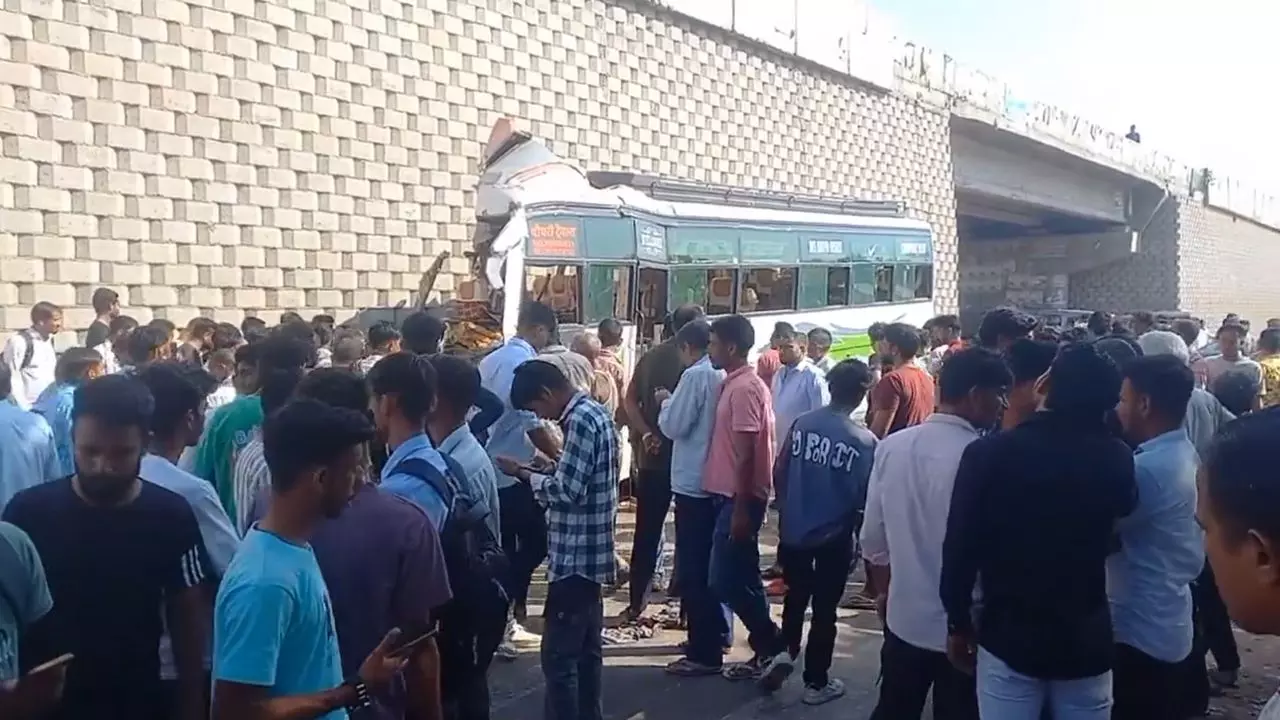 राजस्थान में ब्रिज के नीचे जा घुसी अनियंत्रित बस, 12 की मौत व 40 घायल; सीएम ने जताया दुख