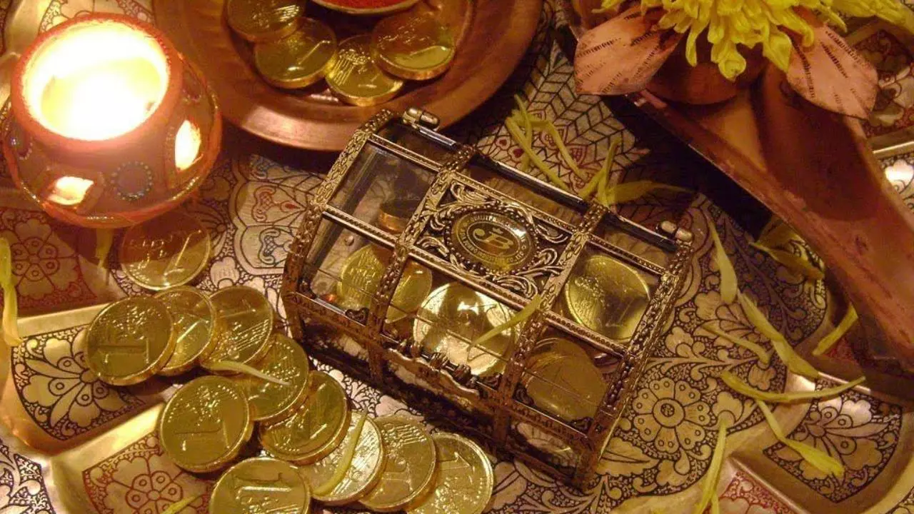 Dhanteras 2024: धनतेरस की रात करें ले ये टोटके, होगी मां लक्ष्मी की कृपा और धन वृद्धि