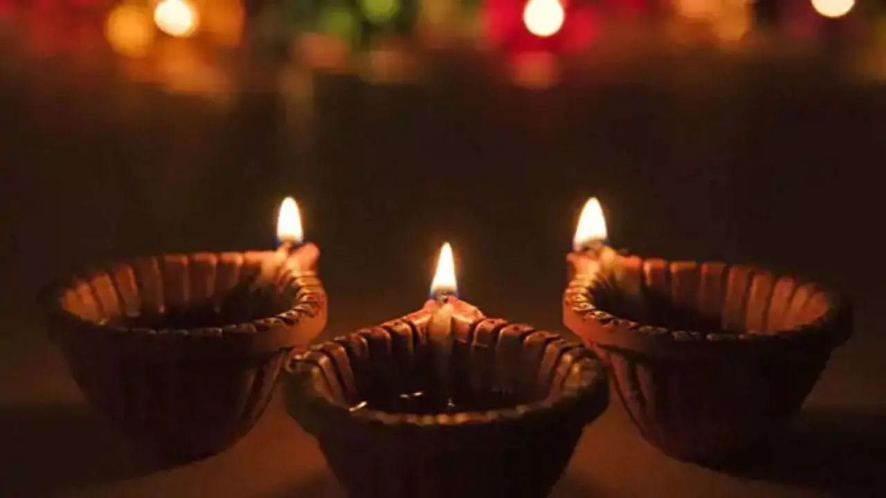 Choti Diwali 2024: छोटी दिवाली को क्यों जलाते हैं यम का दीपक, क्या है  इस परंपरा का रहस्य?
