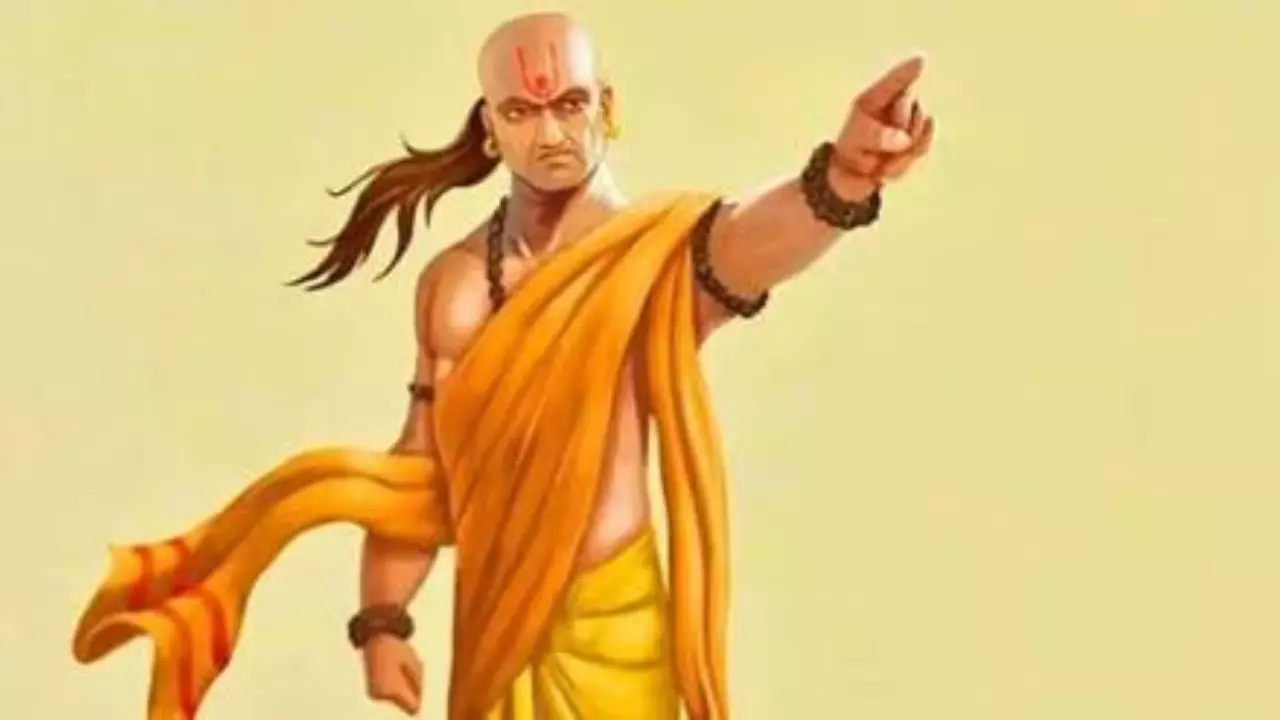 Diwali 2024 :इन घरों में बिना बुलाए आती हैं देवी लक्ष्मी, आचार्य चाणक्य की नीति में छिपा है रहस्य