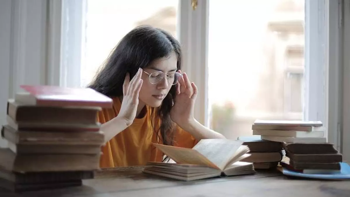 अपनी ही मेंटल हेल्थ बिगाड़ रहे हैं अगर हर रोज करते हैं ये काम