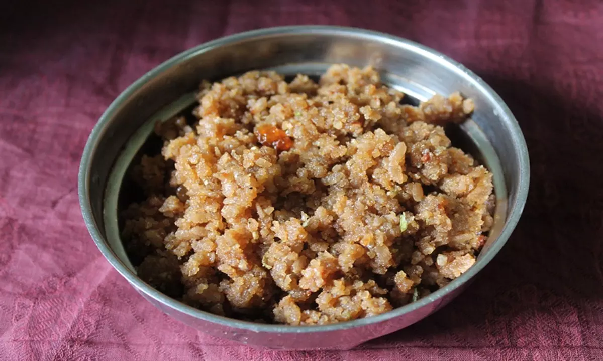कुछ अलग ट्राई करना है तो नाश्ते में बनाएं मीठा पोहा, जानें रेसिपी
