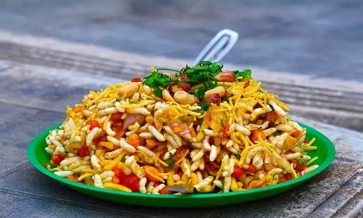 दिवाली पर मिठाइयों से हो गई है ऊब, तो झटपट बना सकते हैं ये नमकीन डिश
