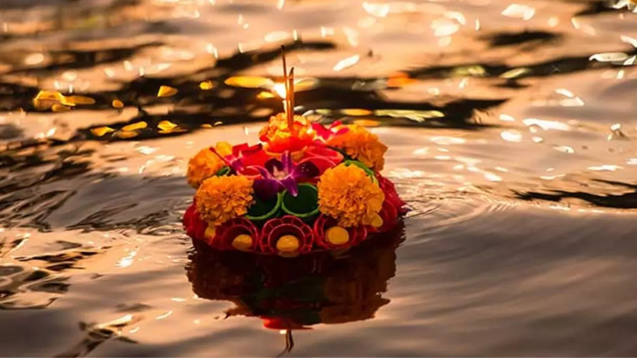 Diwali 2024: पितृ दोष से मुक्ति के लिए दिवाली पर करें ये खास उपाय, खुशियों से भर जाएगा जीवन