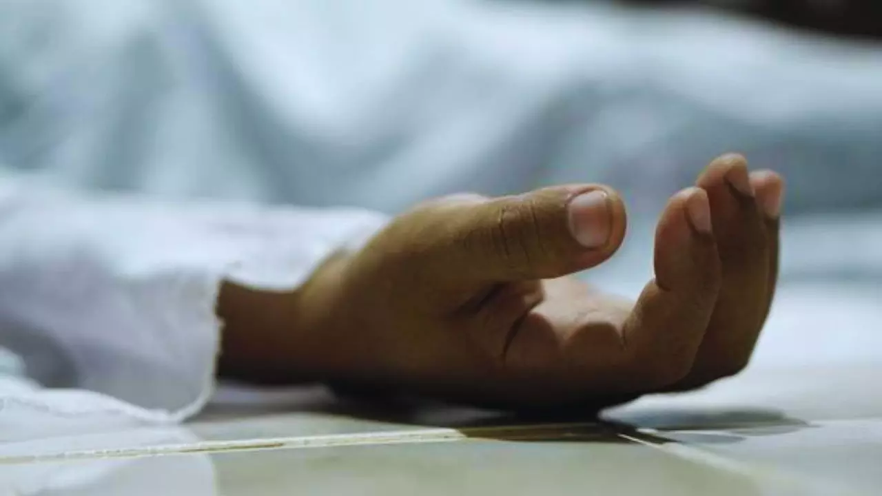 MP: डिंडोरी में पिता संग दो बेटों की कुल्हाड़ी से हत्या, एक हुआ घायल, जमीन को लेकर था विवाद