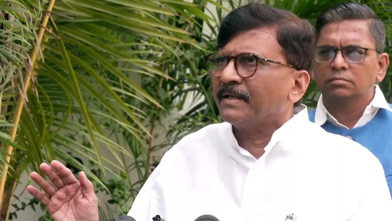 बाहर का है तो इंपोर्टेड माल है, अरविंद सावंत के बचाव में ये क्या बोल गए संजय राउत?  शाइना एनसी को लेकर कही ये बात
