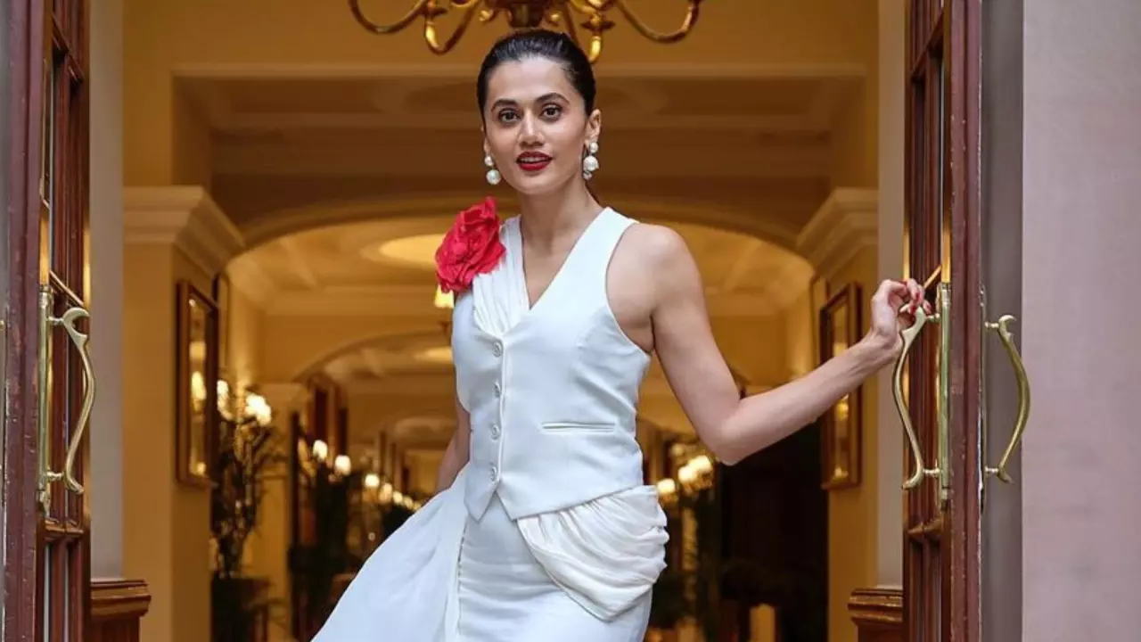 इन दो बड़ी फिल्मों में Taapsee Pannu को नहीं मिली अधिक फीस, मेल एक्टर्स को लेकर किया बड़ा खुलासा