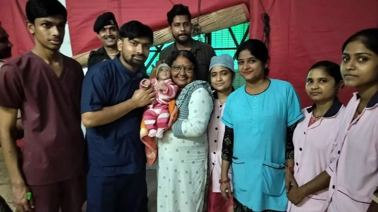 नवजात को मां-बाप ने पुल से नीचे फेंका, 50 घाव और जानवरों के काटने के बावजूद बची जान नवजात को मां-बाप ने पुल से नीचे फेंका, 50 घाव और जानवरों के काटने के बावजूद बची जान