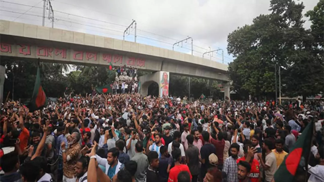 बांग्लादेश में टूटा हिंदुओं का सब्र, तीन महीने में दो हजार हमले, सुरक्षा को लेकर सड़कों पर उतरे 30 हजार हिंदू