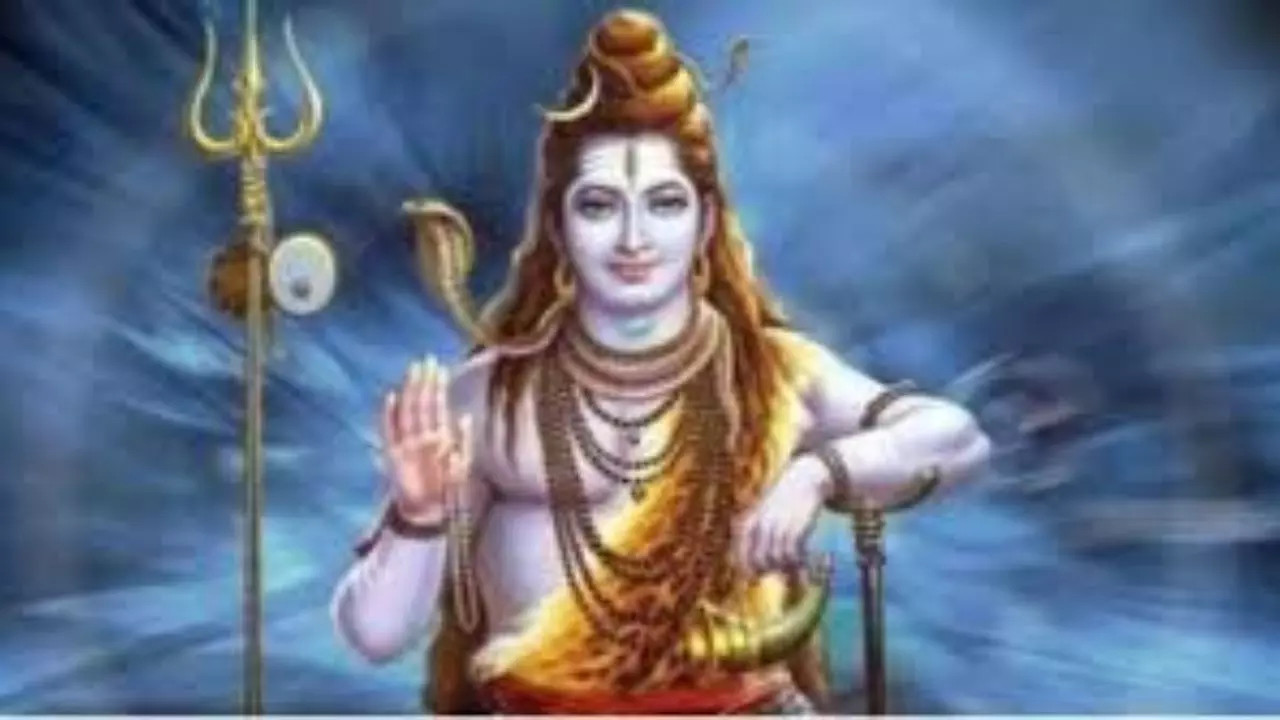 Somwar Ke Upay: सोमवार के दिन इन मंत्रों का करें जाप, भोलेनाथ की कृपा से मिलेगी सुख-समृद्धि