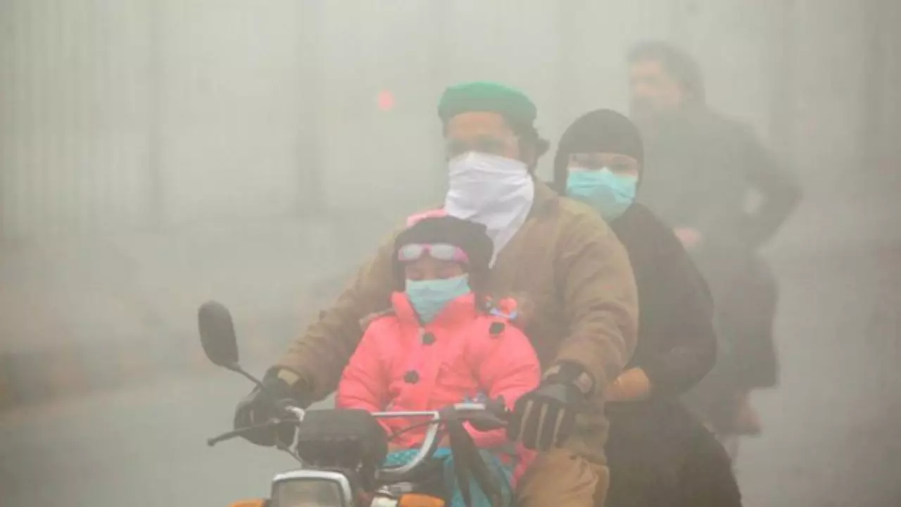 पाकिस्तान का यह शहर दुनिया में सबसे प्रदूषित, लोग हो रहे बीमार, शहबाज सरकार ने भारत को बताया जिम्मेदार