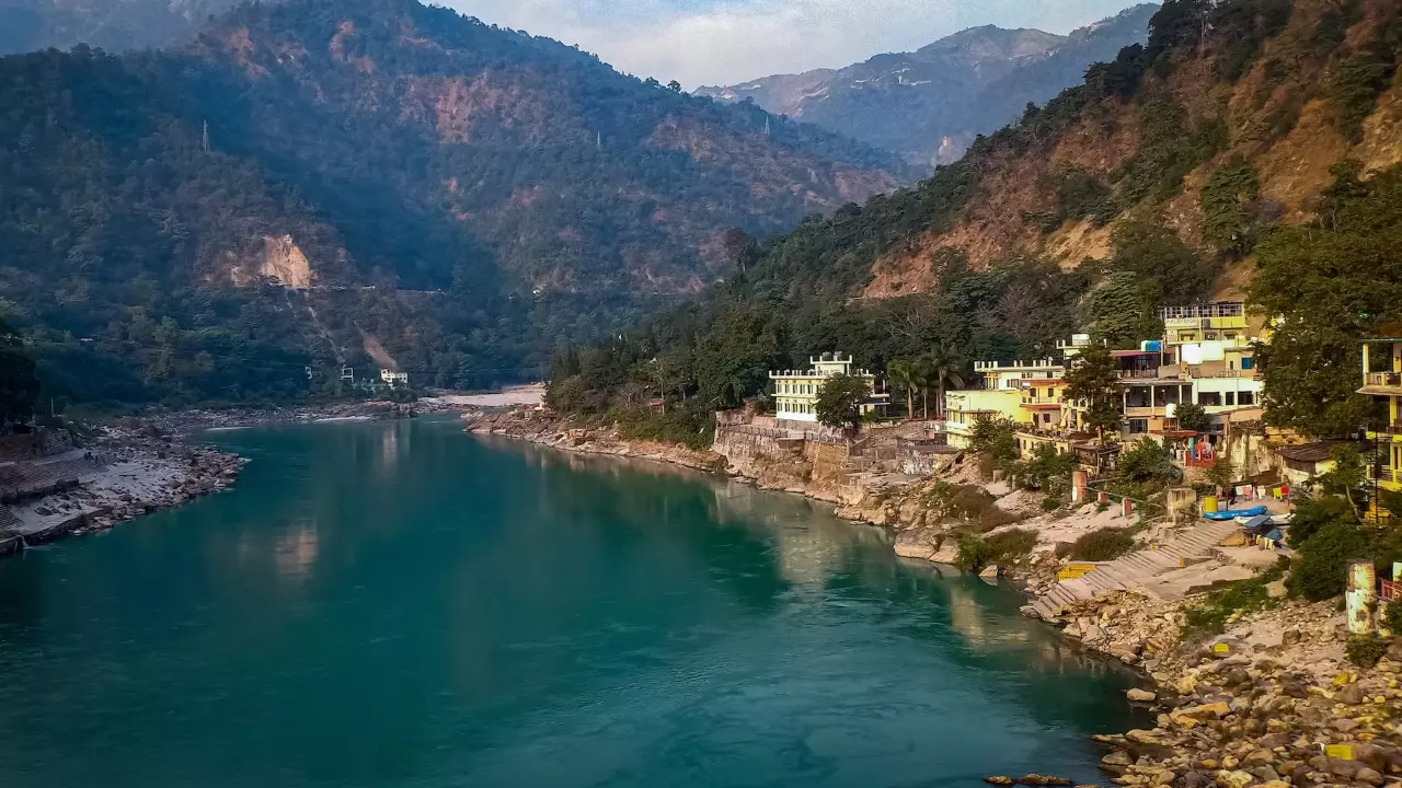 सर्दियों में घूमने के लिए बेस्ट हैं ये जगहें, जल्दी दोस्तों के साथ ट्रिप करें प्लान
