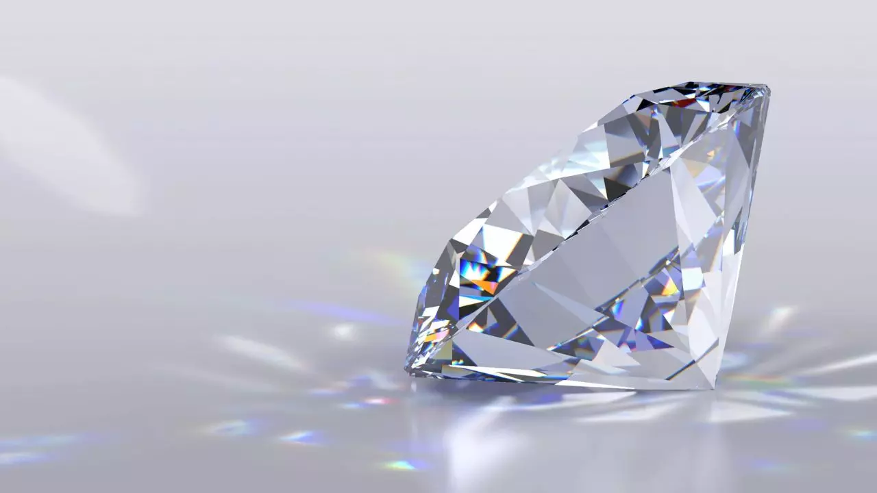 Diamond:  इन लोगों  के लिए हीरा पहनना होता है बेहद शुभ, जानें फायदे, नुकसान और नियम