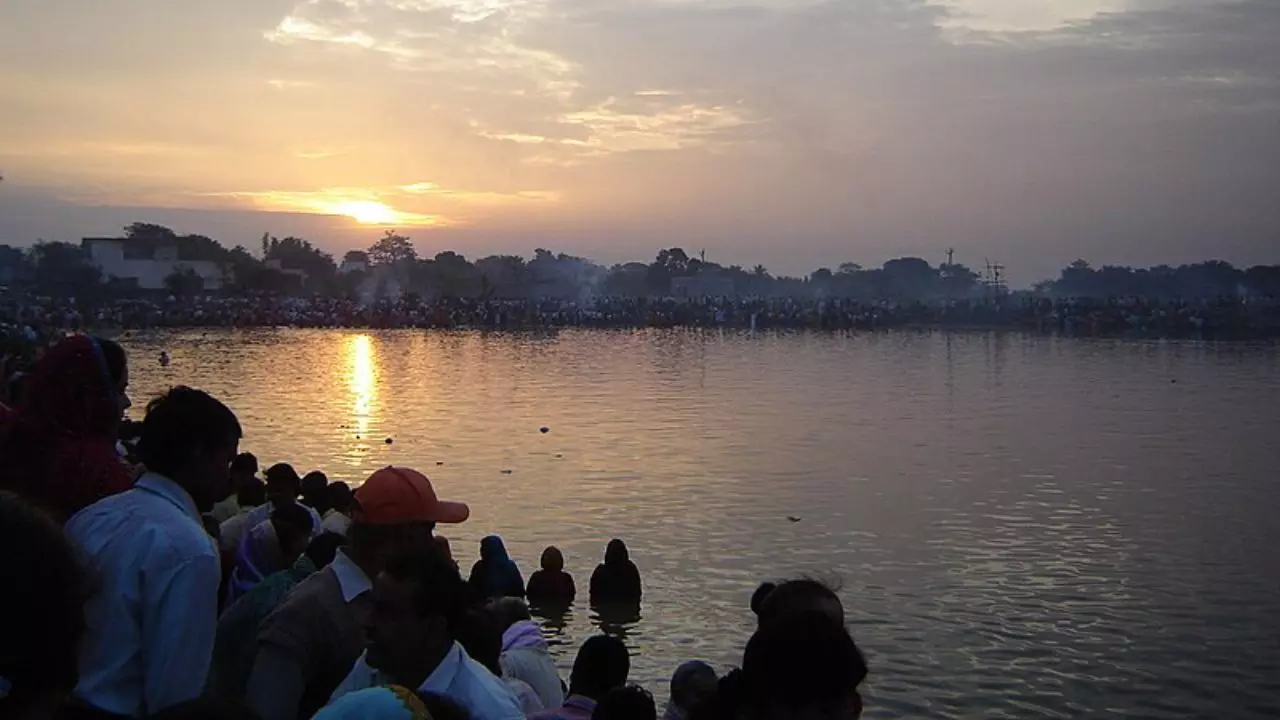 Chhath Puja 2024: क्यों मनाया जाता है छठ पूजा का पर्व, त्रेतायुग और महाभारत काल से जुड़ी हैं मान्यताएं