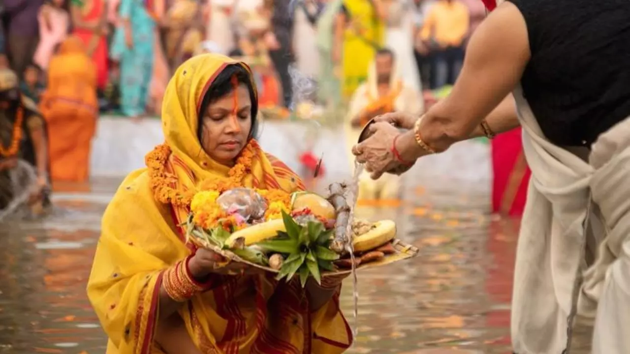 Chhath Puja 2024: खरना के दिन ये खास नियम आपको दिला सकते हैं छठी मइया का आशीर्वाद, जानें पूरी विधि!