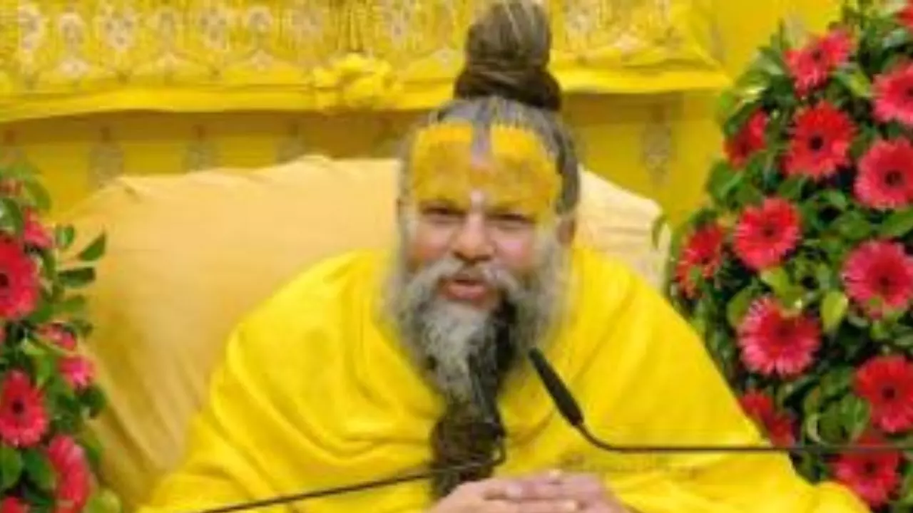 घर में मोर पंख रखने से बढ़ेगी सुख-समृद्धि और शांति, जानें प्रेमानंद महाराज की महत्वपूर्ण सलाह