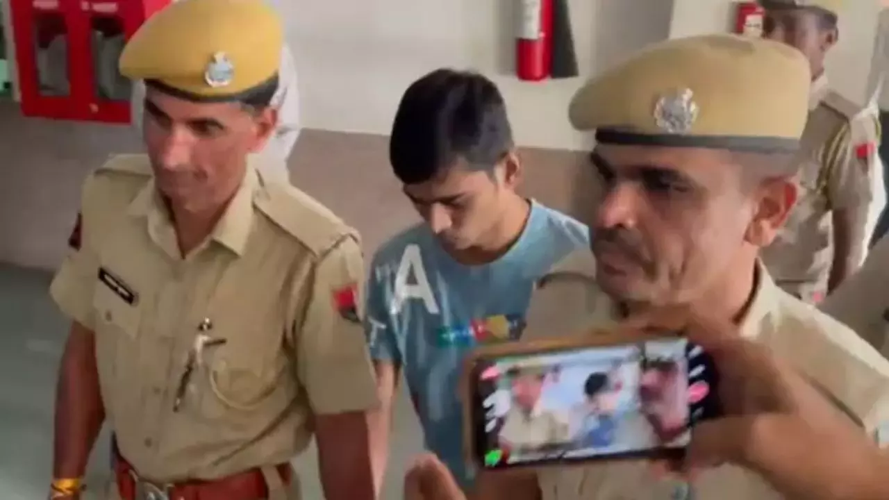 30 बार पॉर्न देखकर 8 साल की बच्ची का किया रेप, फिर हत्या कर किए 10 टुकड़े, कोर्ट ने सुनाई ये सजा 30 बार पॉर्न देखकर 8 साल की बच्ची का किया रेप, फिर हत्या कर किए 10 टुकड़े, कोर्ट ने सुनाई ये सजा