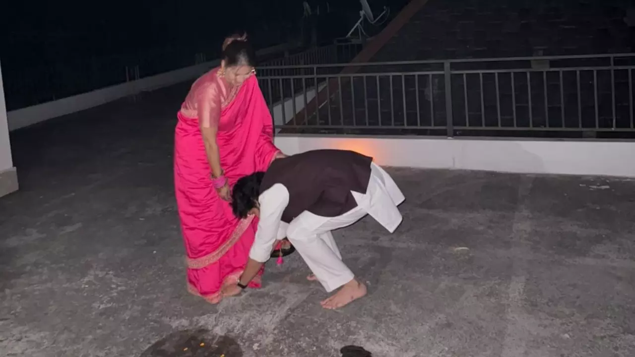 वह मेरे घर की लक्ष्मी है.. Vikrant Massey ने Sheetal Thakur का पैर छूने पर हुई ट्रोलिंग का दिया जवाब
