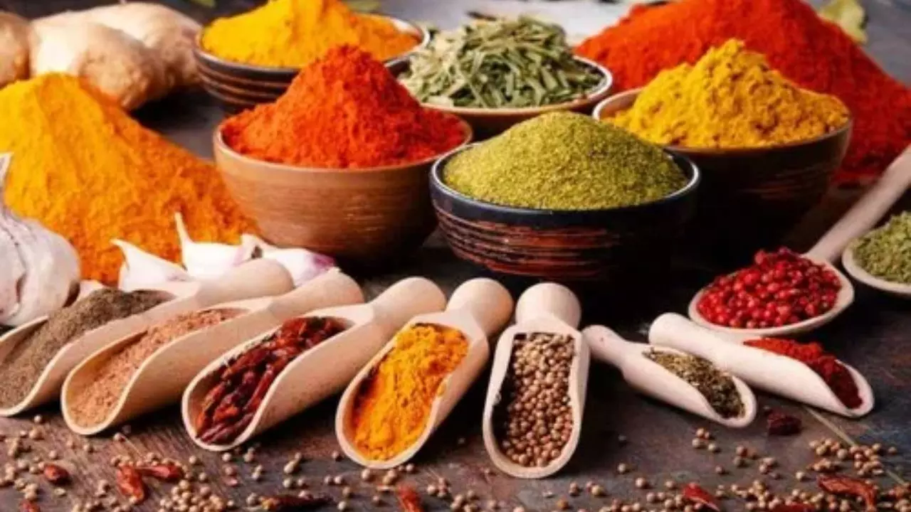 Jyotish Shastra: इन 3 चीजों को कभी न दें उधार, वरना रुक सकती है बरकत