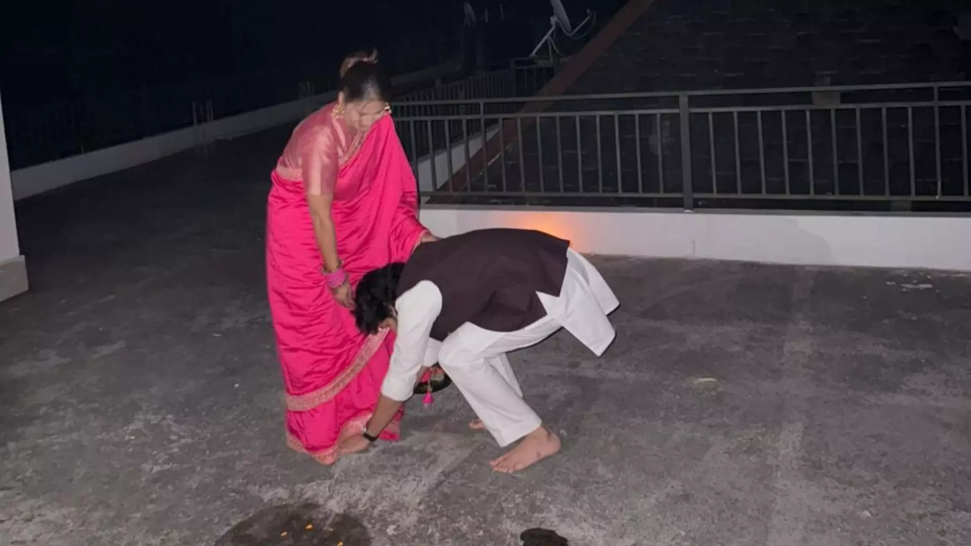 वह मेरे घर की लक्ष्मी है.. Vikrant Massey ने Sheetal Thakur का पैर छूने पर हुई ट्रोलिंग का दिया जवाब
