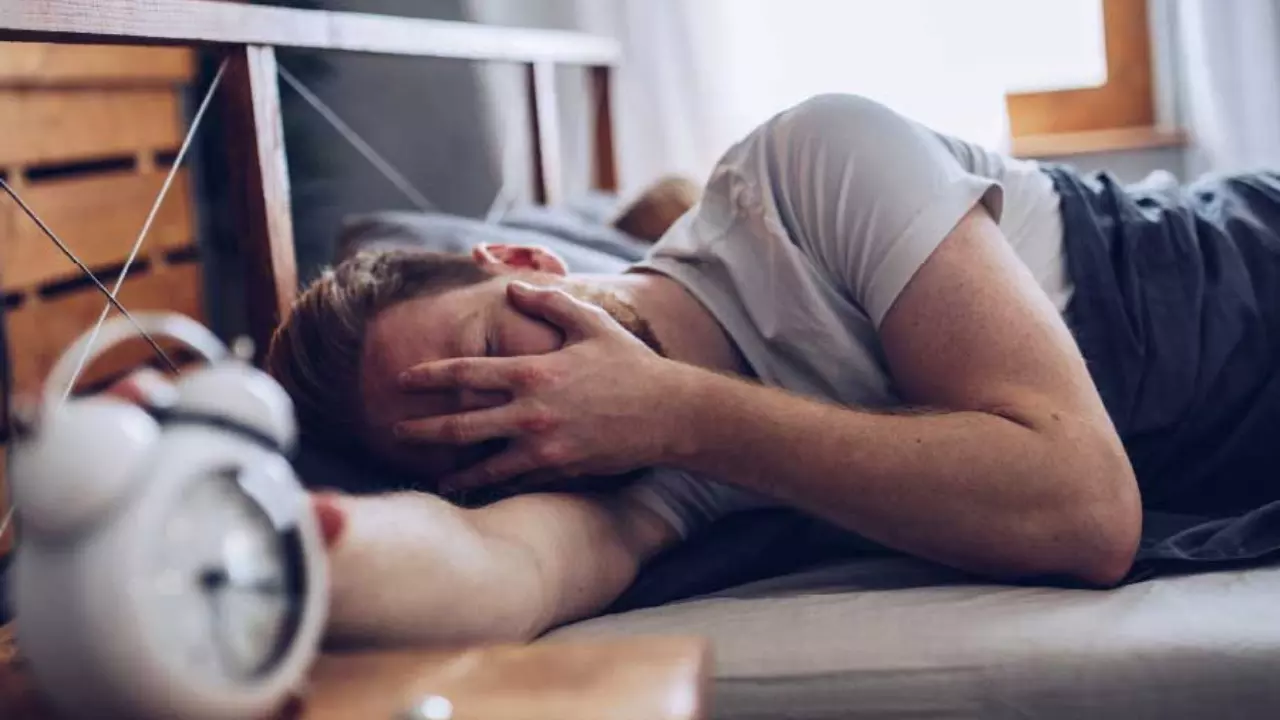 नुकसानदायक साबित हो सकता है Over Sleeping, इन बीमारियों को दे सकता है जन्म