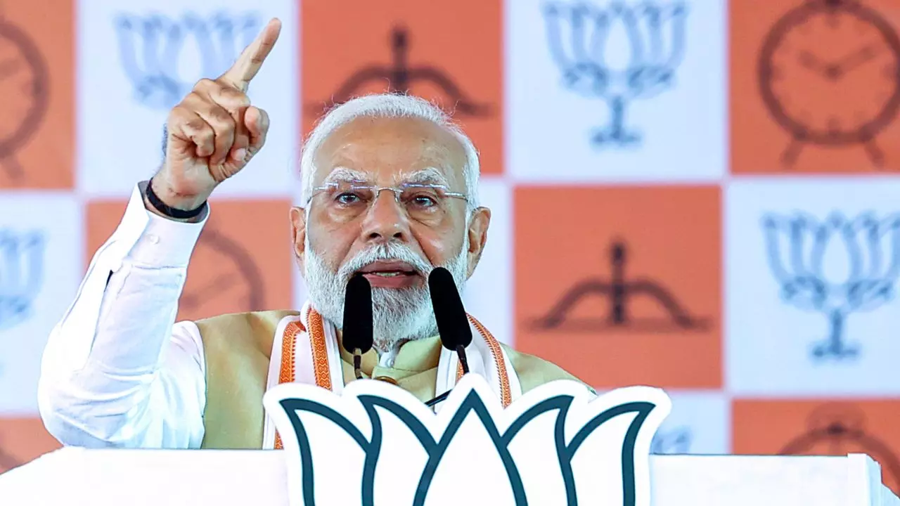 महाराष्‍ट्र में बाला साहब और सावरकर का नाम लेकर क्‍या मैसेज दे गए पीएम मोदी?