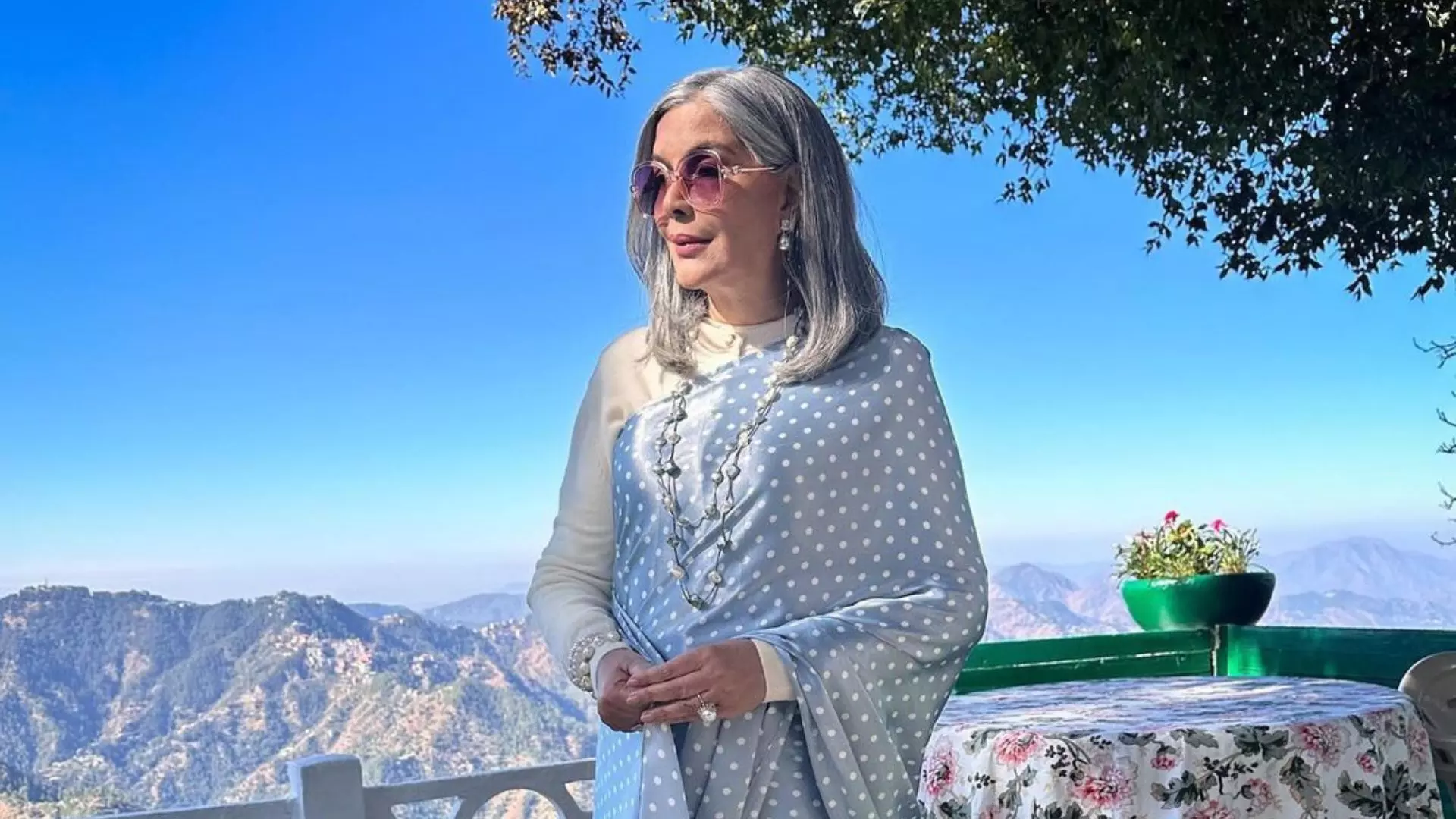 Zeenat Aman ने इस वजह से तोड़ी थी अपनी 12 साल की शादी, ससुराल ने दी थी इस बात की बड़ी सजा Zeenat Aman ने इस वजह से तोड़ी थी अपनी 12 साल की शादी, ससुराल ने दी थी इस बात की बड़ी सजा