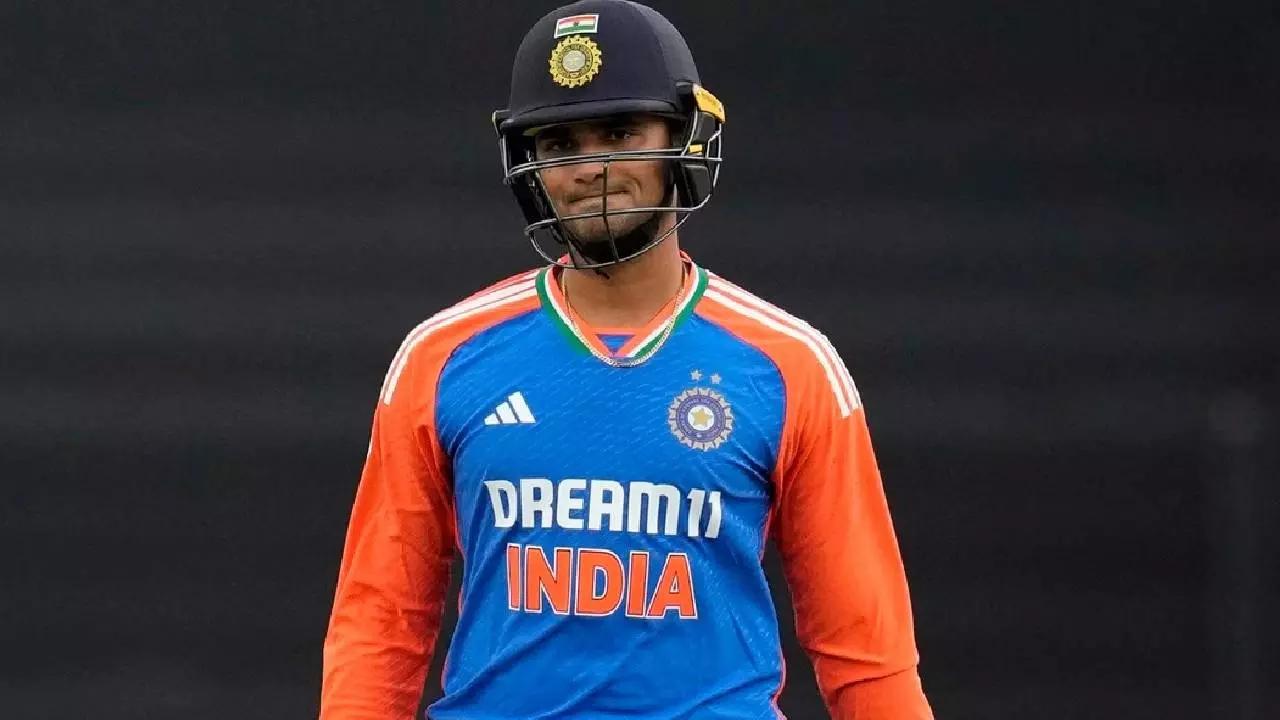 IND vs SA: अभिषेक शर्मा की बैटिंग पर उठने लगे सवाल, पूर्व क्रिकेटर बोले बन चुके हैं कैदी