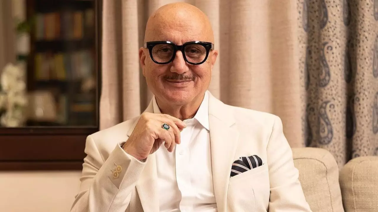 बढ़ते फैशन स्टेटमेंट पर क्या है Anupam Kher की राय, कपड़ों के मामले में समझौता नहीं करते हैं एक्टर