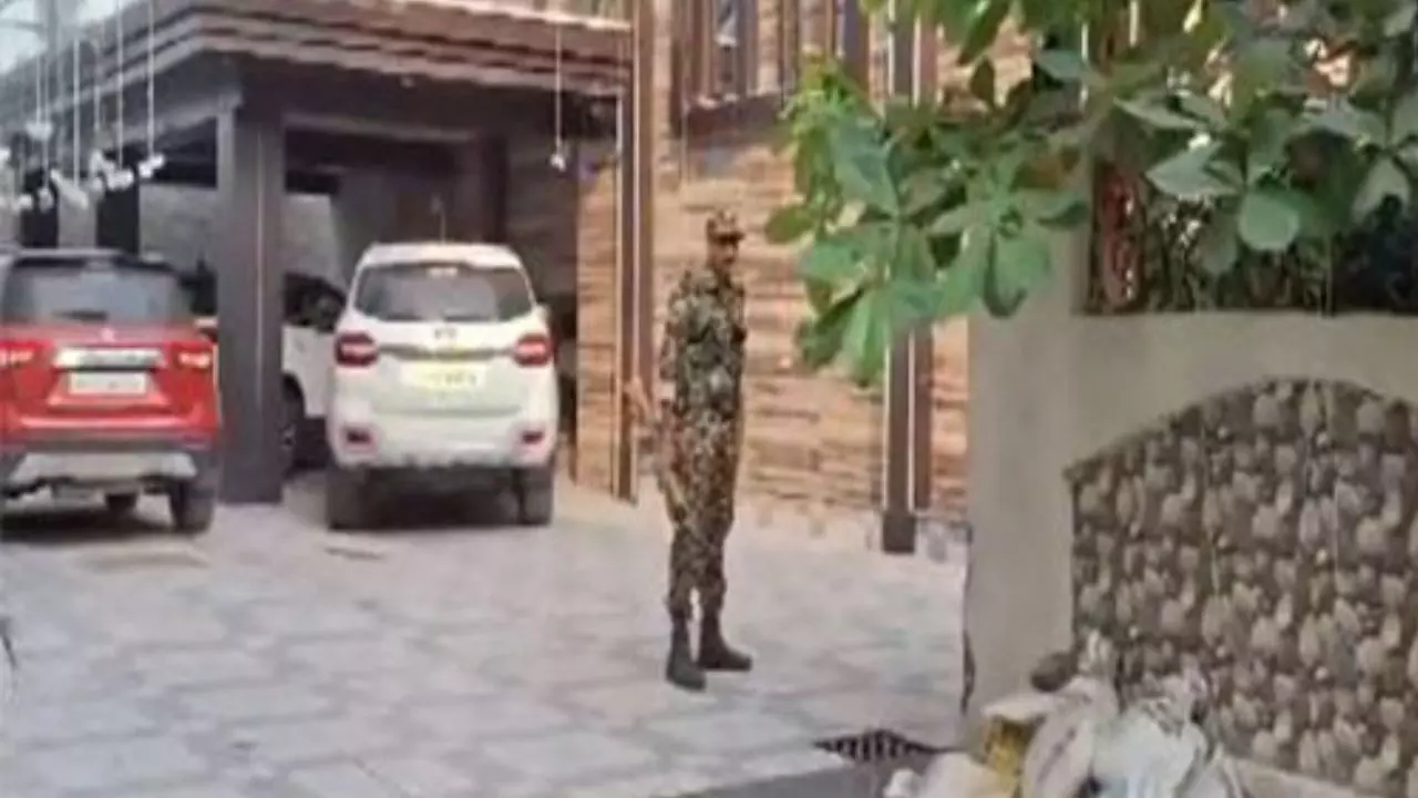 विधानसभा चुनाव से पहले आयकर विभाग की बड़ी कार्रवाई: CM के सलाहकार सुनील श्रीवास्तव के ठिकानों पर छापेमारी
